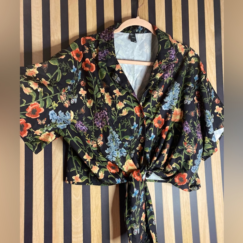 Cider Black Floral Tie-Front Crop Top